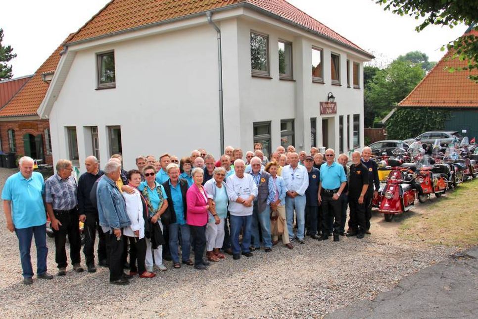 Alle zwei Jahre findet das Heinkeltreffen Schleswig-Holstein in der Region statt.