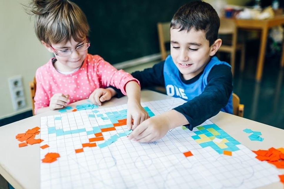 Kinder entdecken Informatik. (Copyright: Christoph Wehrer/Haus der kleinen Forscher)