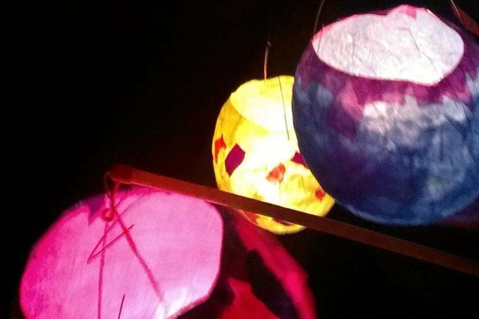 Der Laternenumzug wird begleitet vom Spielmannszug der Freiwilligen Feuerwehr Grömitz.