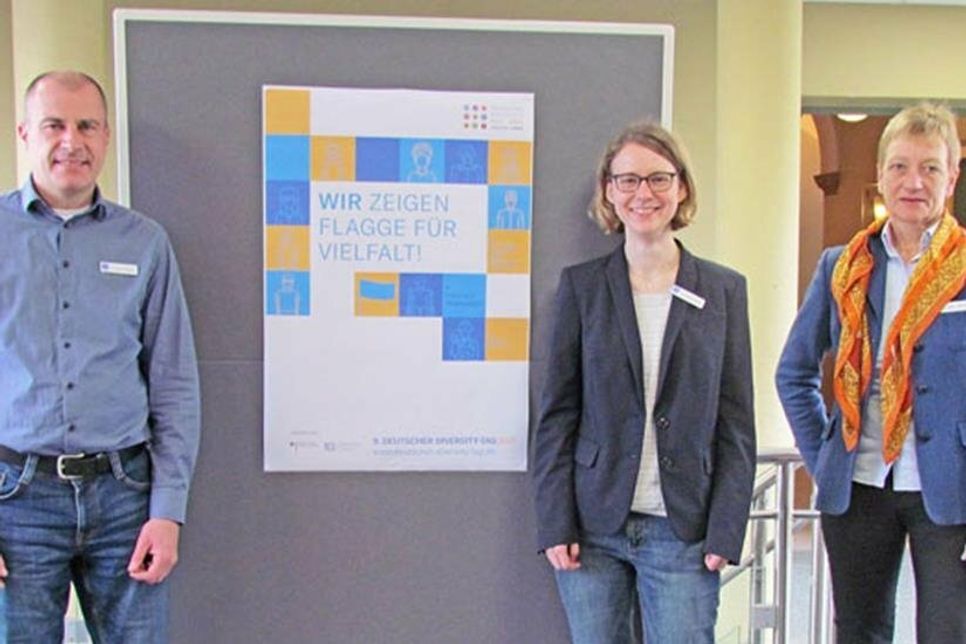 Dr. Björn Haberer, Katharina Euler (beide Migrationsmanagement), Silke Meints (Gleichstellungsbeauftragte) werben für den Diversity Day.