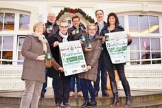 Die Aktivgruppe für Handel und Gewerbe Timmendorfer Strand e.V. organisiert auch in diesem Jahr wieder den „Musikalischen Winterzauber“ auf dem Timmendorfer Platz, worauf sich auch Joachim Nitz und Silke Szymoniak von der TSNT GmbH und Barbara Bergmann von „Kinderherz“ freuen. (Foto: René Kleinschmidt)