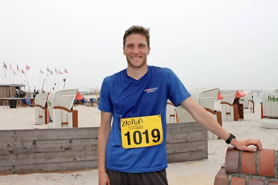 Den 1. Platz beim ZVO-Energie-Lauf über 10 Kilometer sicherte sich Dennis Mehlfeld aus Lübeck.