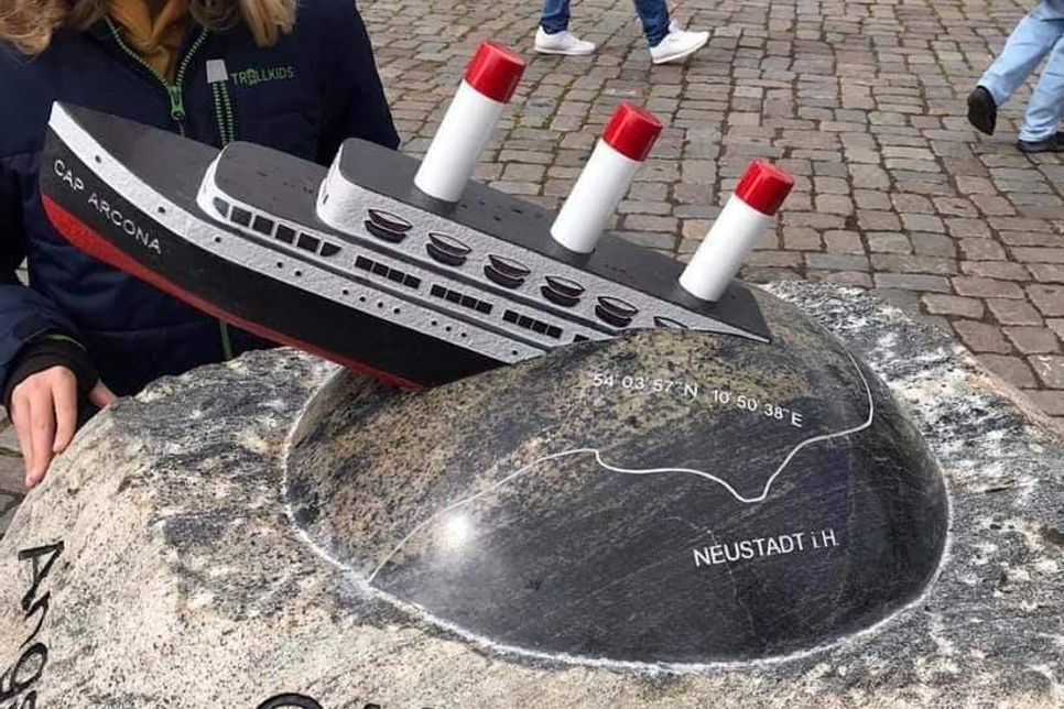 Der endgültige Standort des Steins soll auf dem Podest Ecke Am Strande/Cap Arcona-Weg sein.