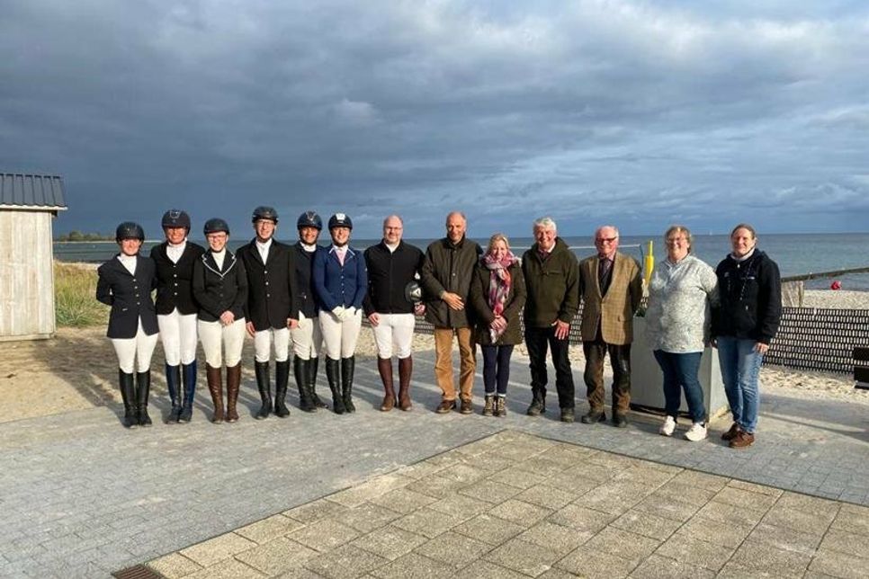 Reitlehrerlehrgang Trainer C mit der Prüfungskommission Claudia Eiser FN PSH, Wilhelm Seemann PSH, Klaus Tiejen PSH, Rolf-Heinrich Haar, Heide Heidbüchel, Sarah Höß.