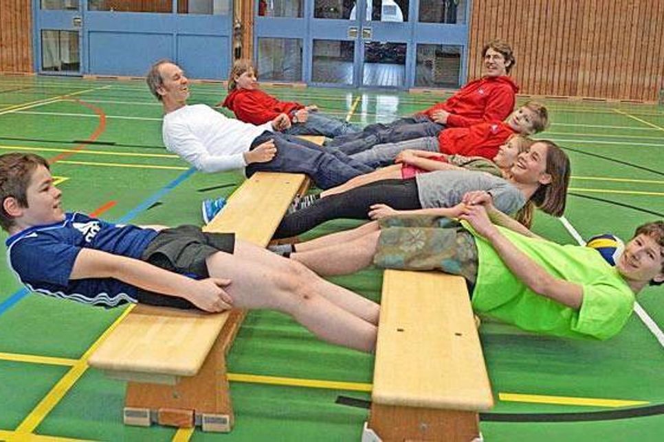 Anstrengend und lustig: Bauchmuskeltraining als Vorbereitung fürs „Raushängen“ beim Segeln.