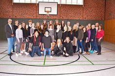 Das Musiktheater des Ostsee-Gymnasiums zeigt in diesem Jahr das Musical „Cats“ - hier präsentieren sich fast alle Mitwirkenden.