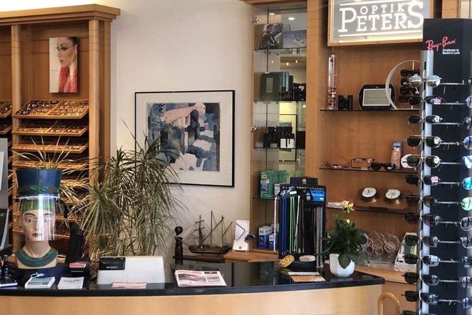 Für jeden Geschmack und jeden Geldbeutel haben Karl-Eberhard Peters und seine Mitarbeiterinnen das richtige Modell vor Ort.