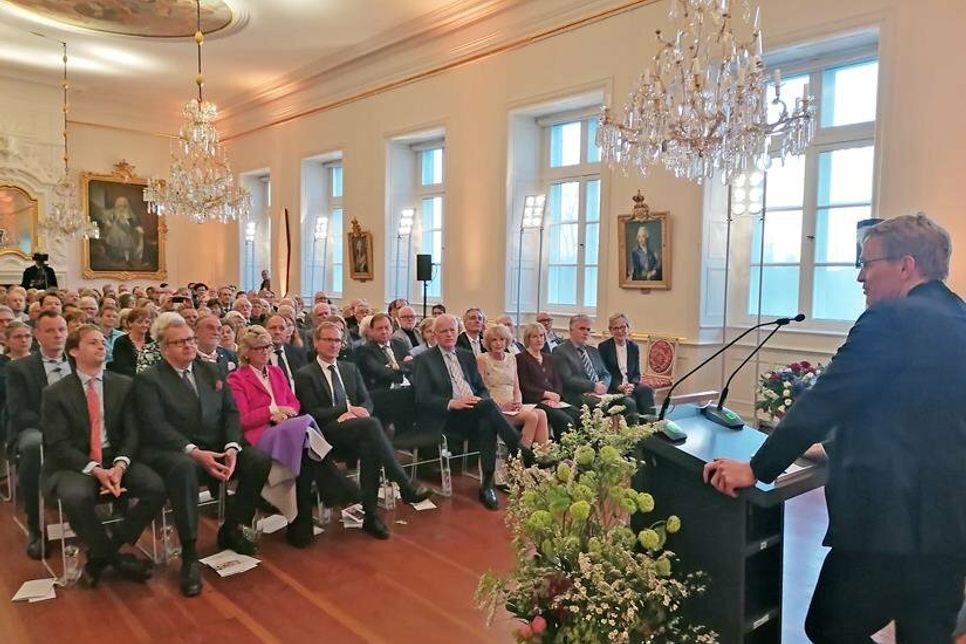 Ministerpräsident Daniel Günther hielt die Festrede im Rittersaal.