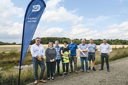 Der Nachmittag endete mit einem gemeinsamen Gruppenfoto, das die erfolgreiche Zusammenarbeit aller Beteiligten symbolisiert.