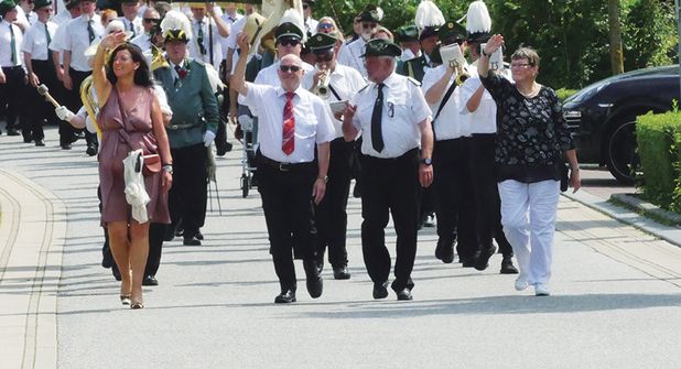 „Scharbeutzer Schützenfest“ vom 17. bis 19. Juli: Drei Tage Sport, Musik, Show und Geselligkeit im Kurpark