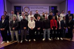 Die Junggesellen mit den Obermeistern der Innungen Marc Bruhn und Volker Blunck.