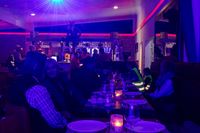 Abends verwandelt sich der Küstenclub in eine Bar.