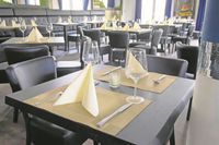 Blick in die „Kajüte“: Die komfortablen Doppelzimmer gehören zu den drei Zimmerkategorien im „Fairschlafen“. (Foto: Lukas Zilian)