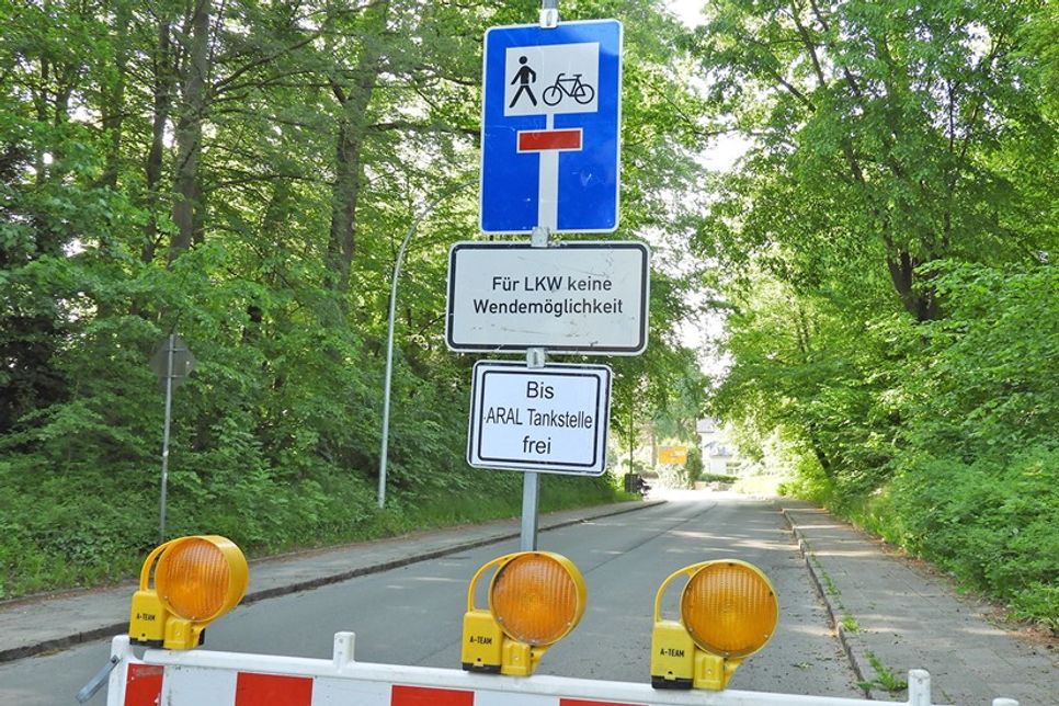 „Wir sind noch da!“: Inhaberin Juliane Lowien (li.) und Stationsleiterin Jacqueline Münster hoffen, dass die Kund*innen den Weg zu ihnen finden.