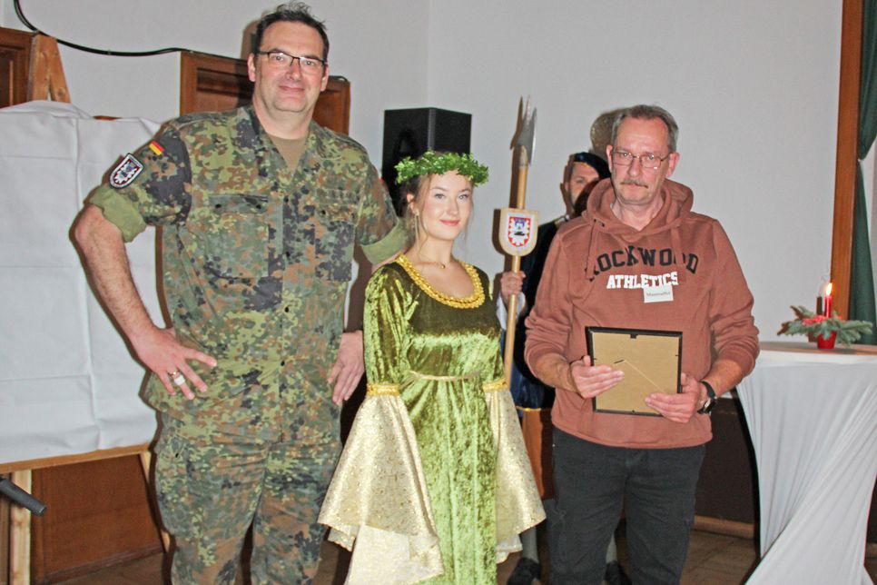 Oberstleutnant Ralf Stachowiak, Katharina Maaß als heilige Barbara und Stefan Manteuffel.