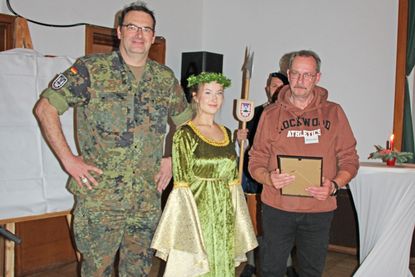 Oberstleutnant Ralf Stachowiak, Katharina Maaß als heilige Barbara und Stefan Manteuffel.