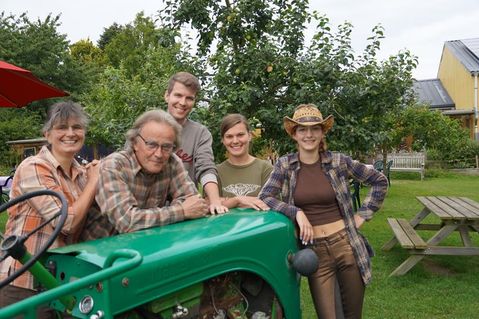 Familie Schneekloth mit Miriam und Volker sowie den Kindern Julius, Mara und Pia.