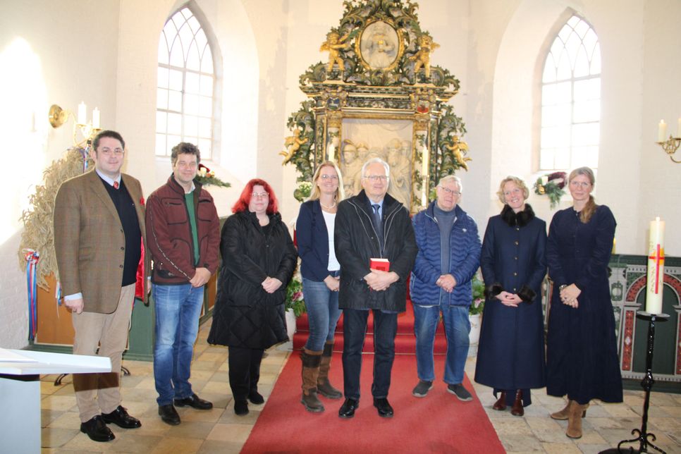 Kirchenvorstand der Kirchengemeinde Hohenstein: v.l.n.r.: Michael Stübbe, Graf Sebastian von Platen, Sandra Kulling, Sabina Gradert, Jürgen Gradert, Jürgen Eckmann, Aletta Fließbach und Johanne Hubbe, nicht auf dem Bild: Waldemar Andersen und Pastor Wolfram Glindmeier