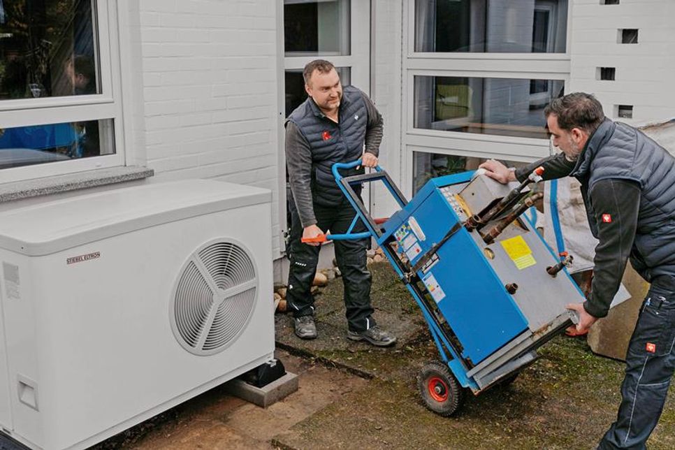 Umsteigen auf nachhaltige Energie: Der Einbau einer Wärmepumpe wird staatlich weiterhin mit bis zu 70 Prozent der Investitionskosten gefördert.