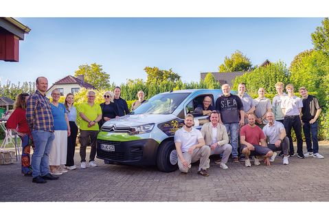 Ein mobiles Mosaik der Solidarität: Neues Fahrzeug für „Kinder auf Schmetterlingsflügeln e.V.“