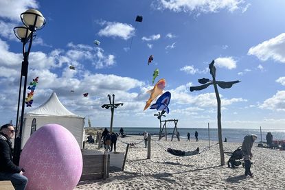 Am gesamten Osterwochenende tanzten große und kleine Drachen am Grömitzer Himmel.