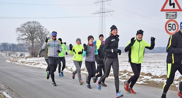Auch und insbesondere bei winterlichen Verhältnissen verspricht der gemächliche Trab durch die Landschaft besondere Natureindrücke.