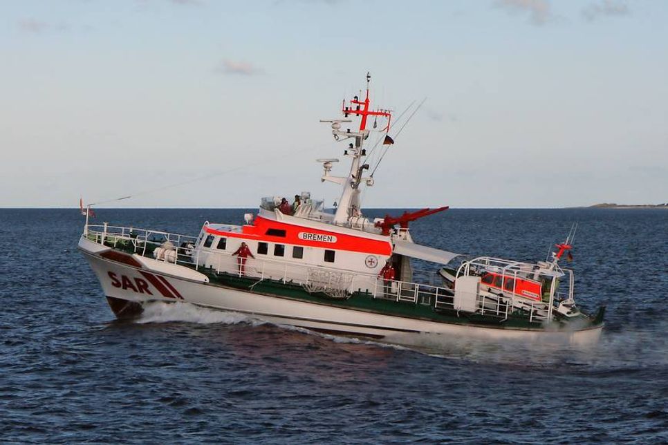 Der Seenotrettungskreuzer BREMEN der DGzRS fand den Jetski des Vermissten am Ostersonntagvormittag nördlich der Insel Poel. (Archivfoto: DGzRS – Die Seenotretter)