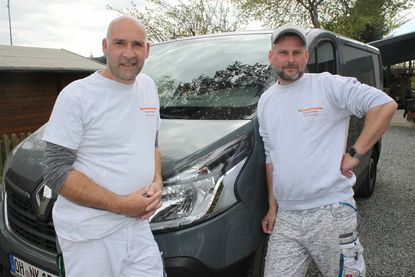 Firmeninhaber Nils Knust (lks.) mit seinem Mitarbeiter David Schmorazer.