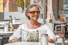 Bei Sonnenschein schützt eine Sonnenbrille mit Kantenfilter vor Blendung und aggressiver UV-Strahlung.