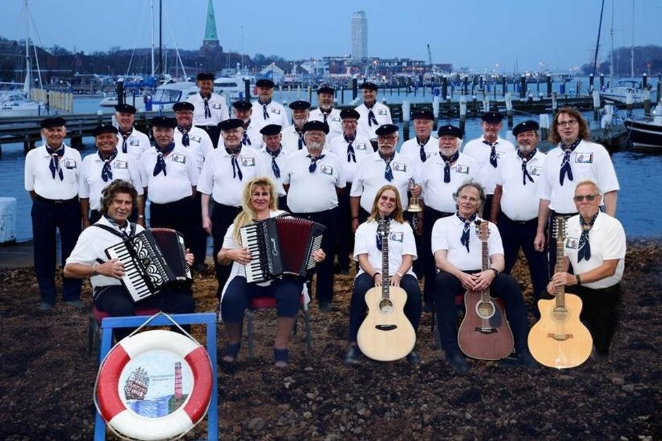 Der Travemünder Shantychor ist zu Gast in der Strandhalle Grömitz.