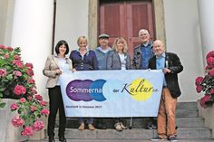 Bürgermeisterin Dr. Tordis Batscheider (lks.) und Bürgervorsteher Sönke Sela (re.) mit den Organisatoren Susanne Bimberg-Nittritz, Klaus Koch-Süzen, Barbara Helbach und Uwe Muchow (hinten v. lks.).