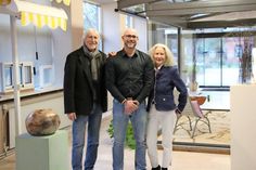 Eine freundschaftliche Beziehung verbindet Rainer und Helga Grimm mit Mario Bomball (Mi.). Auch nach der Geschäftsübergabe steht das Ehepaar auf Wunsch dem Jungunternehmer beratend zur Seite.