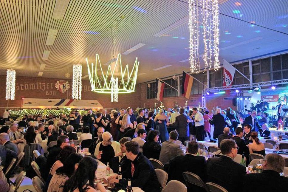 Es darf geschwoft werden beim Winterball der Freiwilligen Feuerwehr Grömitz.
