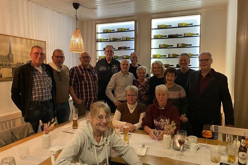 Die Teilnehmenden des Klassentreffens.