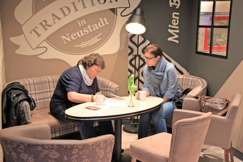 In der "Kuschelecke" können sich die Gäste entspannt zurücklehnen und genüsslich verweilen.