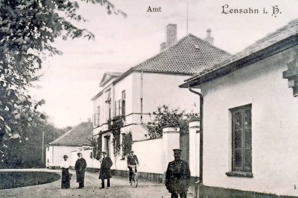 Amtshaus am Mühlenteich um 1900 Verwaltungszentrale der Fideikommissgüter von 1855 bis 1928.