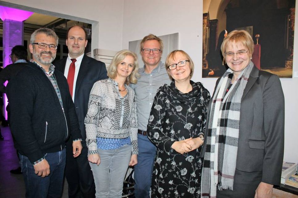 Der Vorstand des Neustädter Gewerbevereins mit Schriftführer Jürgen Mohr, Kassenwart Timo Schöning, Beisitzerin Ina Risch, 2. Vorsitzender Sven Muchow, Beisitzerin Vera Litzka und der 1. Vorsitzenden Susanne Bimberg-Nittritz (v. lks.).