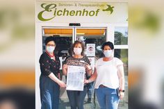 Freuen sich auf den Impfaktionstag für den guten Zweck: Einrichtungsleiterin Bettina Giese (m.), Sabrina Zander (r.) als Pflegedienstleitung, Anja Hoffmann,  Qualitätsbeauftragte.