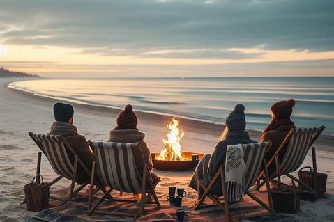 An den Februar-Wochenenden laden die Pop-up Lounges zum gemütlichen Winterstrand-Erlebnis ein. (Foto: www.luebecker-bucht-ostsee.de)
