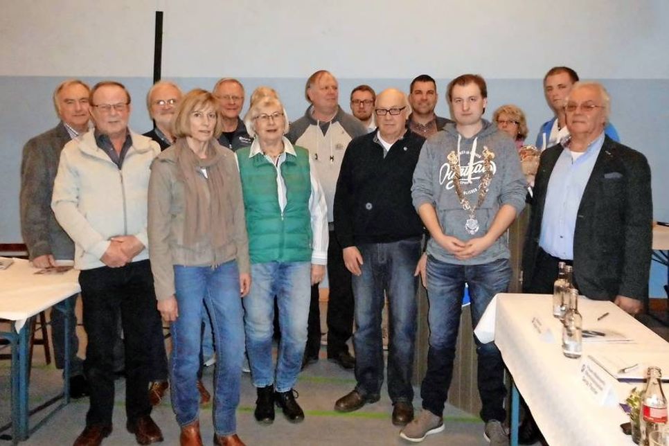 Ehrung der anwesenden langjährigen Mitglieder.