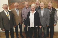 Die Geehrten (v.l.): Hilmar Ballermann, Wilfried Horn, Andreas Kühl, Traute Zimmermann, die die Ehrenurkunde für ihren Mann Ulli Zimmermann entgegennahm, Hans-Ulrich Wulff, Hans Lange und Alfred Bischoff.