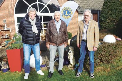 Manfred Behrens, Präsident vom Lions Club Lübecker Bucht (links), Peter Danzeglocke und Lutz König möchten mit einer Erbschaftsspende gemeinnützige Arbeit unterstützen.