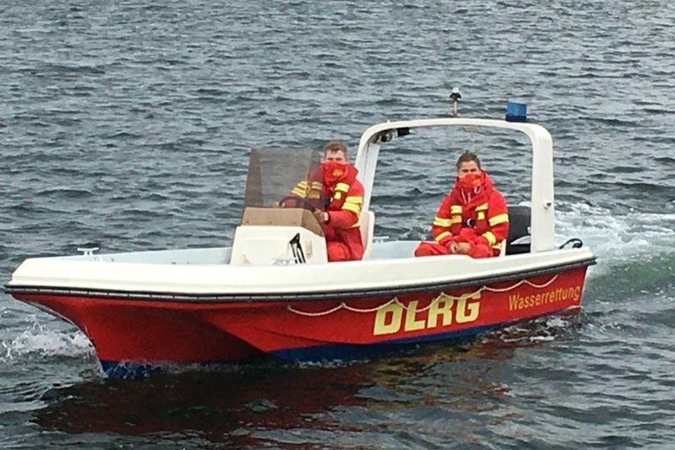 Die DLRG Neustadt führt regelmäßig Kontrollfahrten entlang der Campingplätze Richtung Pelzerhaken durch.