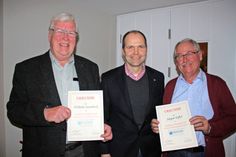 Dehoga-Vorsitzender Markus Schnoor (Mitte) mit den Geehrten Wilhelm Steenbock (lks.) und Jürgen Eifler.