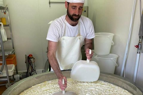 Matthias Lunau ist Käser auf Hof Klostersee.