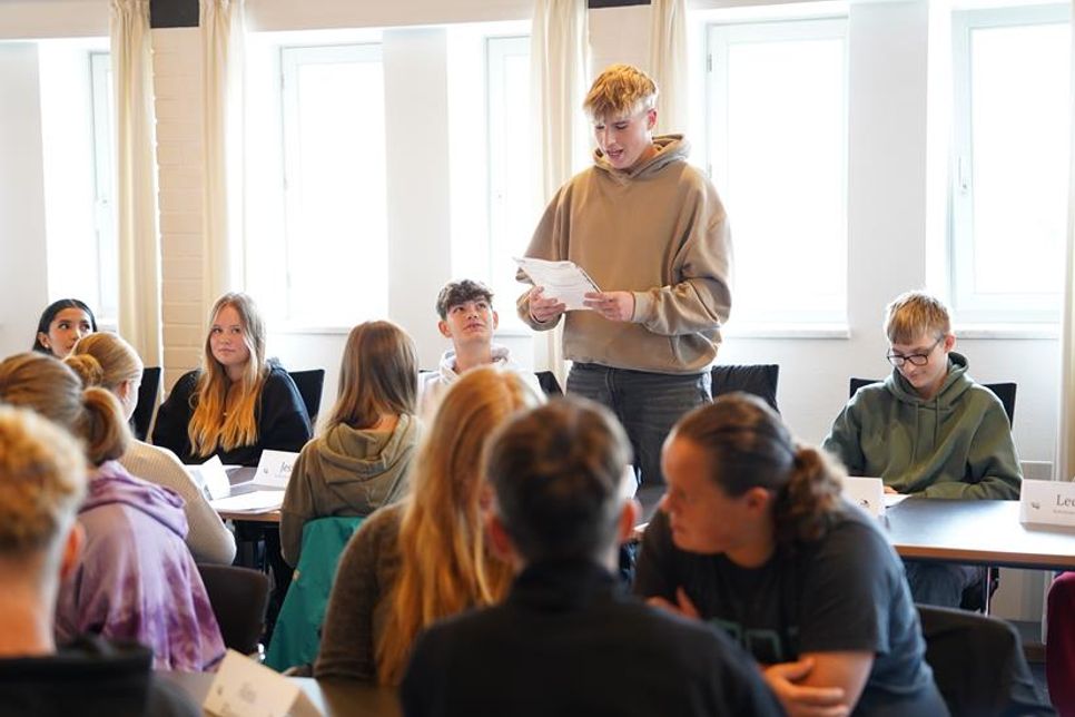 Die Beschlussvorschläge wurden vorgetragen und im Anschluss diskutiert, bevor die Jugendlichen über die Punkte abstimmten.