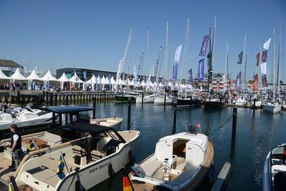 Mit rund 180 Ausstellern und 170 Yachten und Booten namhafter Marken auf dem Wasser und an Land präsentiert sich der Wassersport in seiner ganzen Vielfalt.