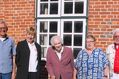 Der neu gewählte DRK-Vorstand Weissenhaus von links Wolfgang Wenn (Schatzmeister), Christiane Sager (stellv. Vors.), Henriette von Platen (ehem. Vors.), Ingrid Boldt (Vorsitzende), Bernd Bormann (Leiter Sozialarbeit).