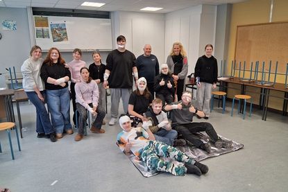 Die Teilnehmerinnen und Teilnehmer der Schulsanitätsdienst-AG wurden erfolgreich zu Schulsanitätern und Schulsanitäterinnen ausgebildet.