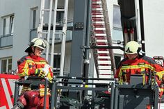 Die Feuerwehr Scharbeutz rettet eine Möwe aus misslicher Lage.